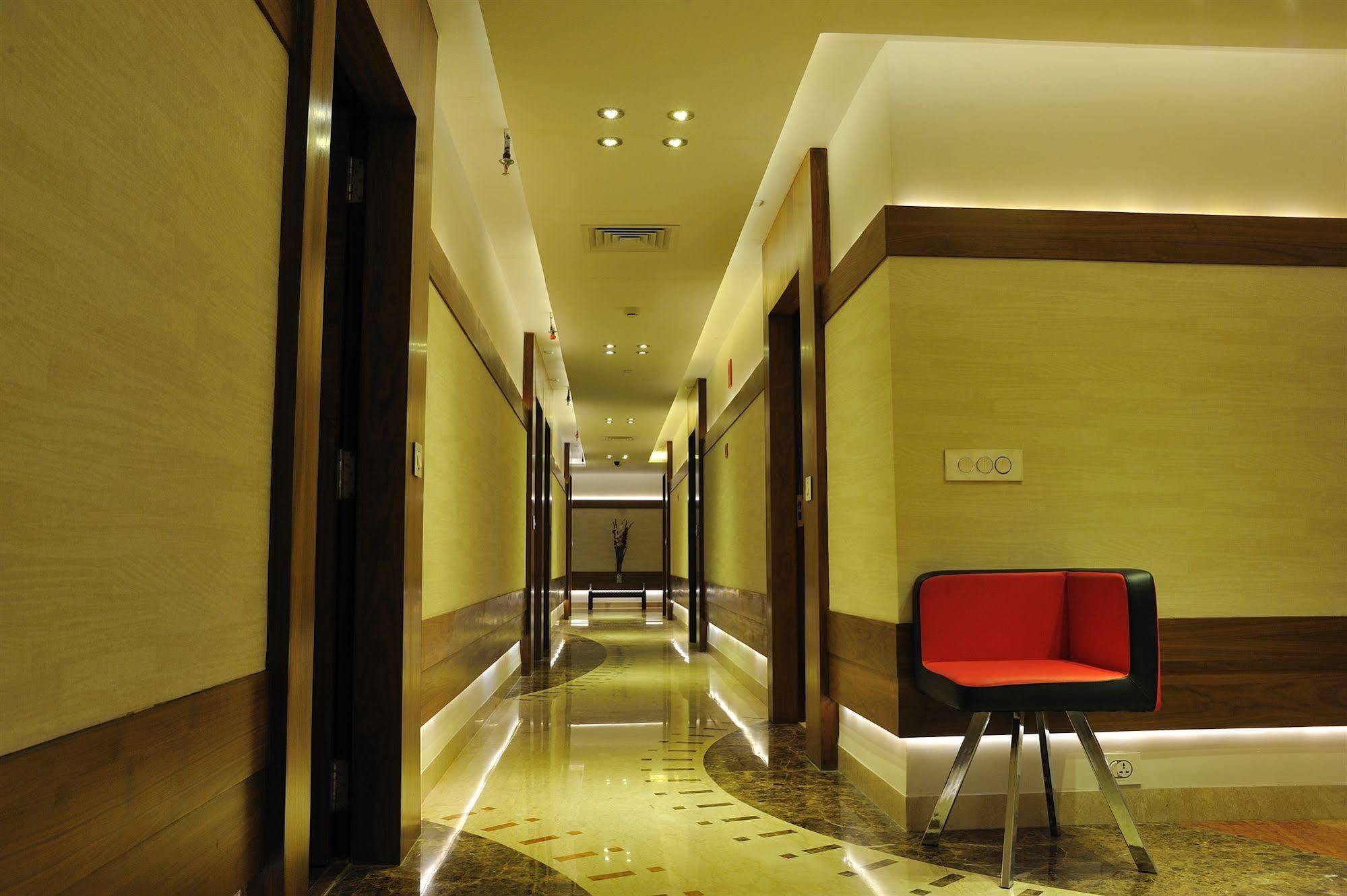 Hotel Niharika Kalkutta Exterior foto