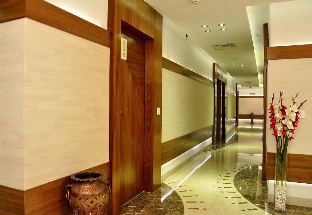 Hotel Niharika Kalkutta Exterior foto