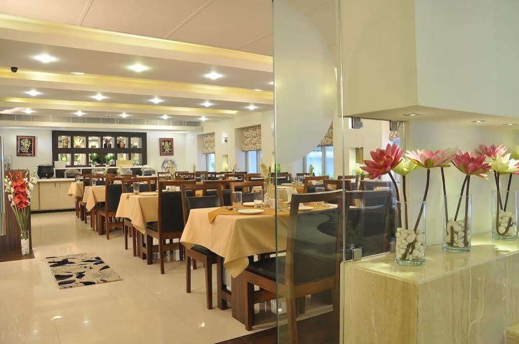 Hotel Niharika Kalkutta Exterior foto